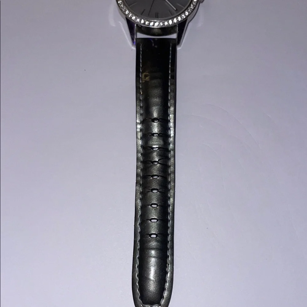 DKNY Women’s watch with silver case. Mother of Pearl dial. - Picture 5 of 7